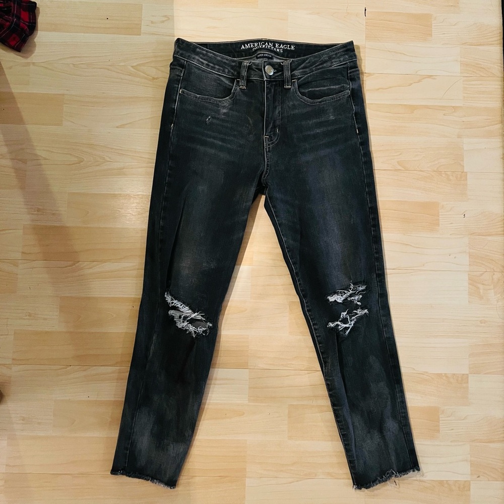 AE High-Rise Distressed Gray Crop Jeans
